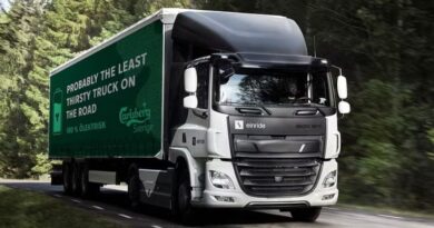 Carlsberg Sverige elektrifierar transporter med nya laddstationer och eldrivna lastbilar i Falkenberg.