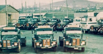 Historisk lastbil: "Halléns allra första dragbil från 1965, en Scania, som markerade starten för företaget.