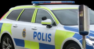 Polisen beslagtog stulna fartkameradelar vid ingripande i Laholm.