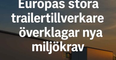 Tre europeiska semitrailers står parkerade vid solnedgång med texten ”Europas stora trailertillverkare överklagar nya miljökrav