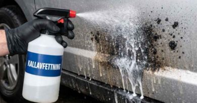 Applicering av kallavfettning på lastbil för att ta bort asfalt, olja och smuts